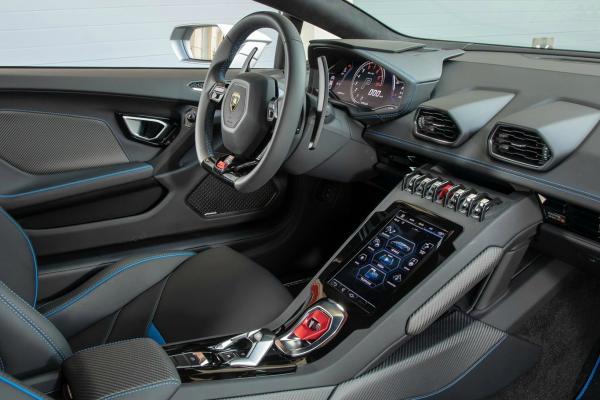 Lamborghini Huracan Evo: опции по цене Lada - 2
