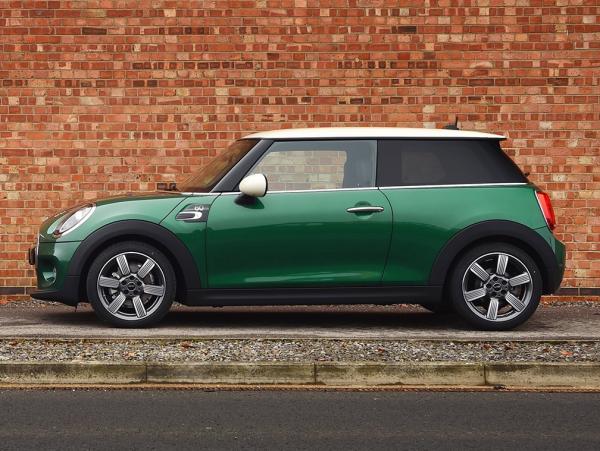 MINI 60 Years Edition. Фото MINI