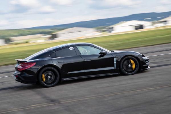 Новую модель Porsche представят в сентябре - 1