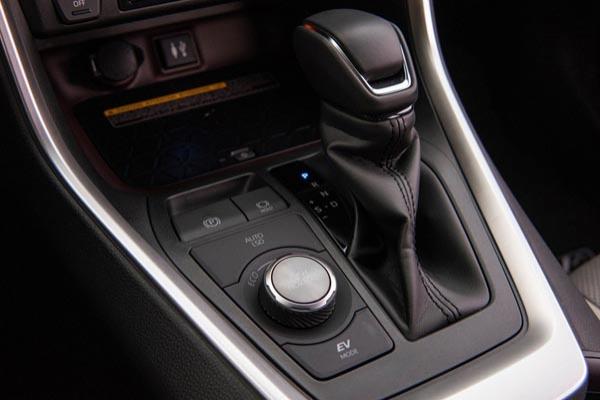 Toyota назвала дату старта нового RAV4 - 2