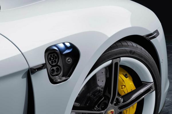 Porsche представила совершенно новую модель - 3