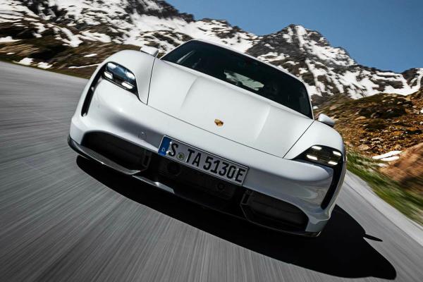 Porsche представила совершенно новую модель - 4