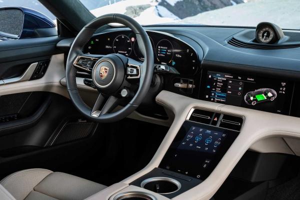 Суперкар Porsche Taycan оценили в рублях - 1