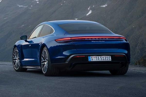 Суперкар Porsche Taycan оценили в рублях - 2