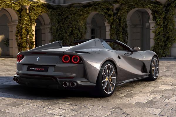 Ferrari 812 Superfast показали топлесс - 1