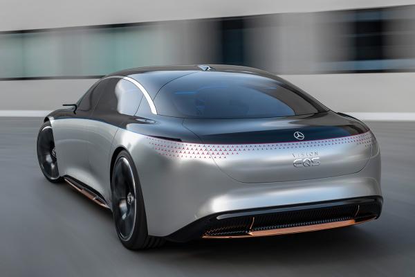 Mercedes подключает S-Class к розетке - 1