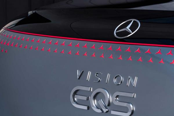 Mercedes подключает S-Class к розетке - 3