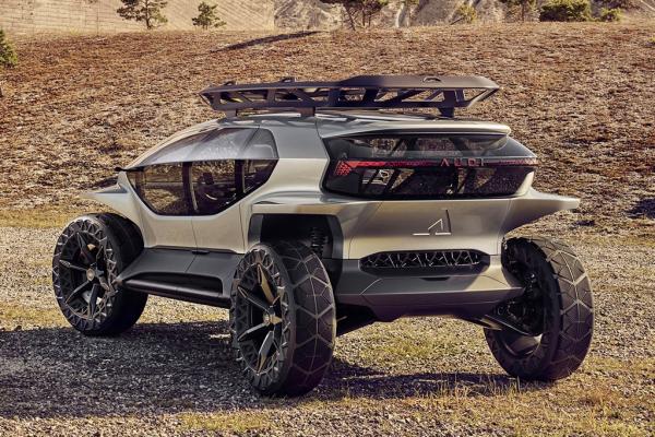 Audi выпустила внедорожник с дронами-разведчиками - 1