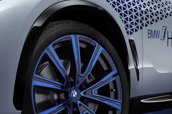 BMW X5 поехал на водороде - 1