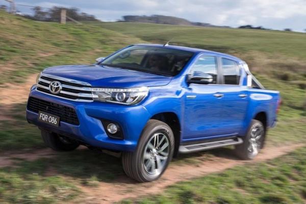 Toyota Hilux  Fortuner:     - 1