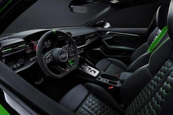  Audi RS3    - 2