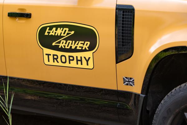 Land Rover    - - 2