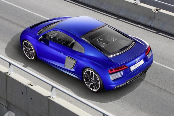 Audi     R8 - 1
