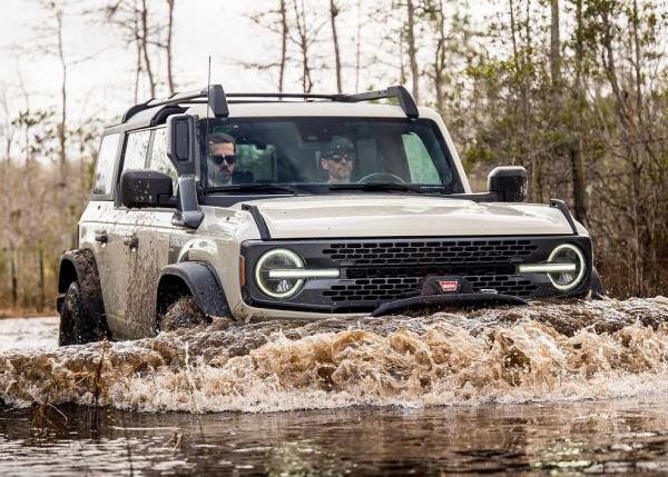 Ford Bronco Everglades.  Ford