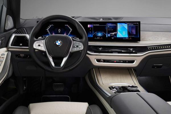 BMW X7:      - 4