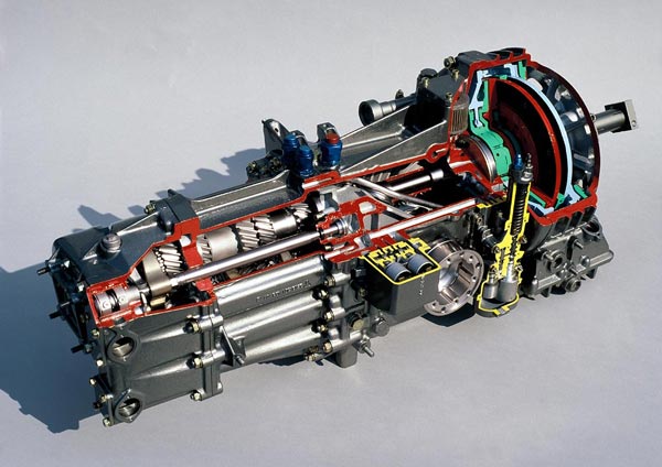 Рис.1. "Роботизированная" PDK с 2-я сцеплениями для спорт-прототипов Porsche; середина 80-х.