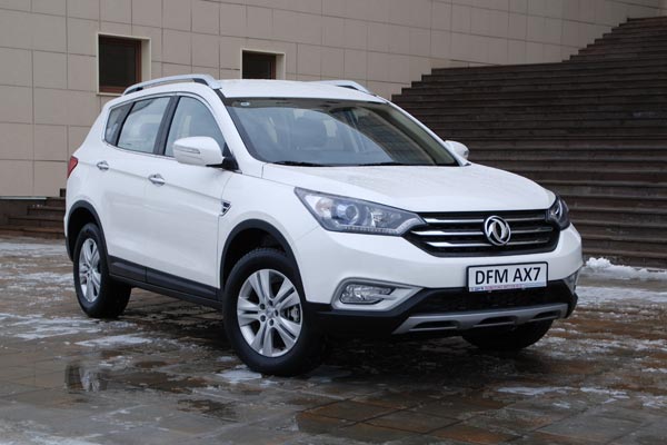 DFM AX7 создан на оригинальной платформе. Конструкция у машины вполне современная, у него независимая подвеска всех колес, спереди McPherson, сзади на двойных рычагах