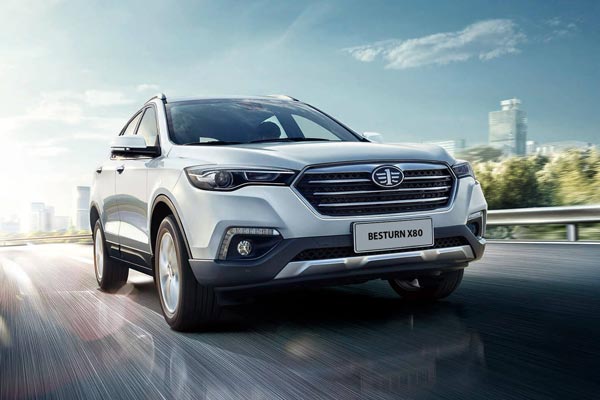 Обновленный FAW Besturn X80 вышел на рынок в 2018 году. Модель заметно изменилась в лице, нацепив зауженную оптику и иную радиаторную решетку