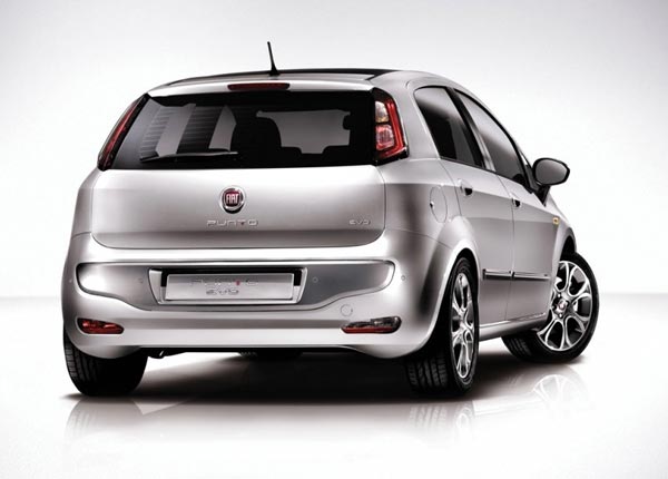 Если напрячься, Punto Evo отличим от Grande даже и с «кормы».
