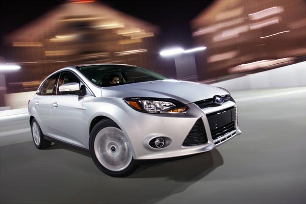 В профиль «хэтчбек» выглядит компактным и собранным.