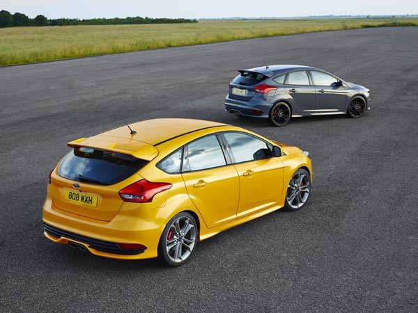 Новый Ford Focus ST. Цвета кузова: Tangerine Scream и Stealth (совершенно новый цвет)