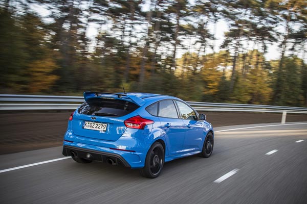   Ford Focus RS  266 /