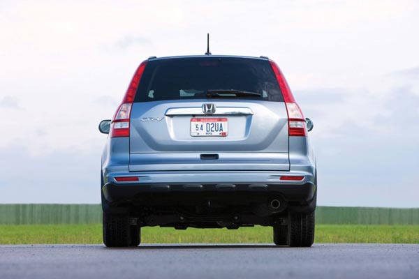 На взгляд с «кормы» все тот же CR-V. Хороший знакомый.