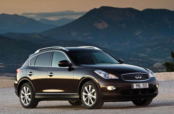 Переходнику Infiniti не откажешь в индивидуальной выразительности.