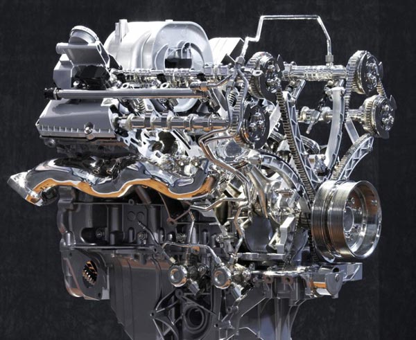 «Восьмерка» AJ-V8 R: наддув и непосредственный впрыск бензина в камеры сгорания.