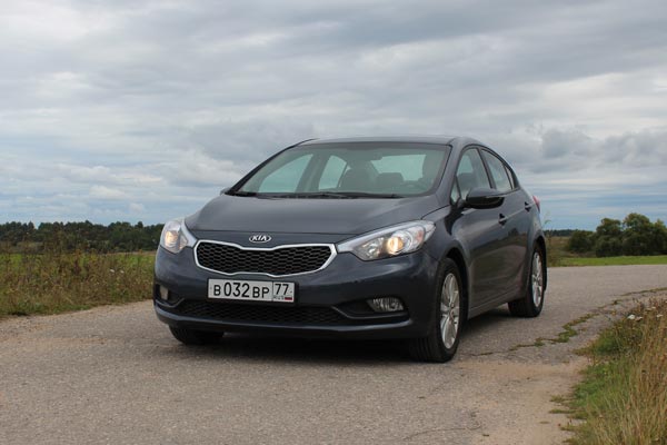 Экстерьер Kia получился эффектным - и в анфас, и в профиль, и в три четверти