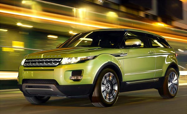 Спереди Evoque смотрится динамично и даже агрессивно.