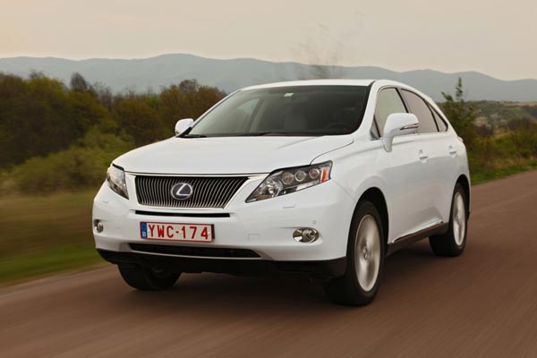 Дизайн нового "паркетника" Lexus следует в русле прежних поколений, однако смотрится свежо.