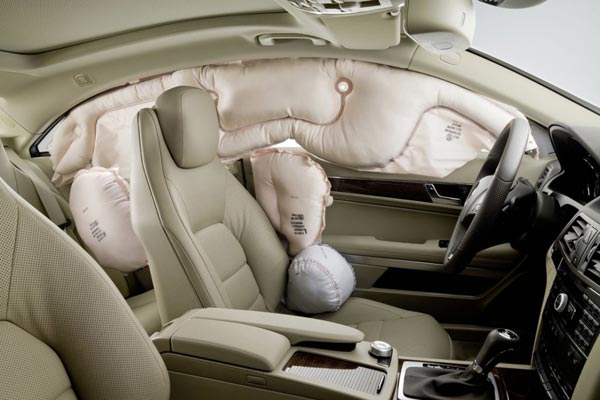 Только лишь боковые «подушки» и «занавески»…