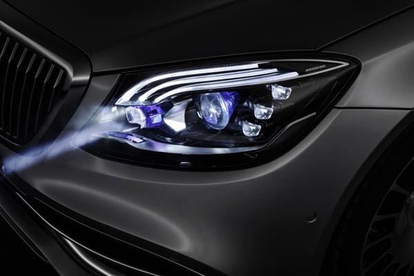  Mercedes-Maybach S-      Digital Light