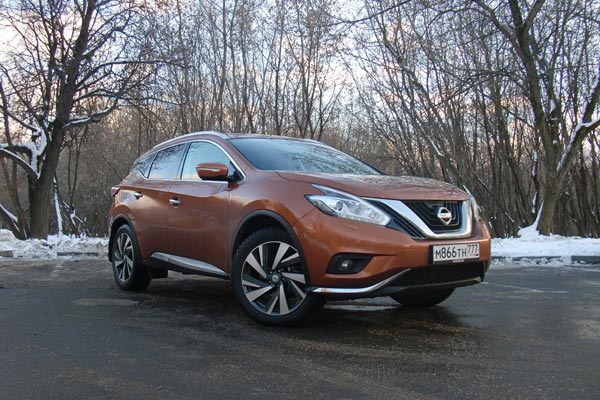 Nissan Murano с претензией на роскошь, он не затеряется на парковке среди представителей премиального класса