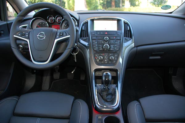 Тест-драйв Opel Astra - 3
