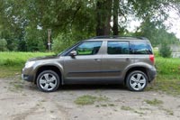 Подвеска в сочетании с низкопрофильной резиной 205/50 R17 обеспечивает четкую управляемость в поворотах