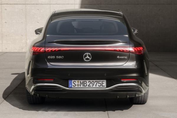 Mercedes опять обновил лифтбек EQS - 2